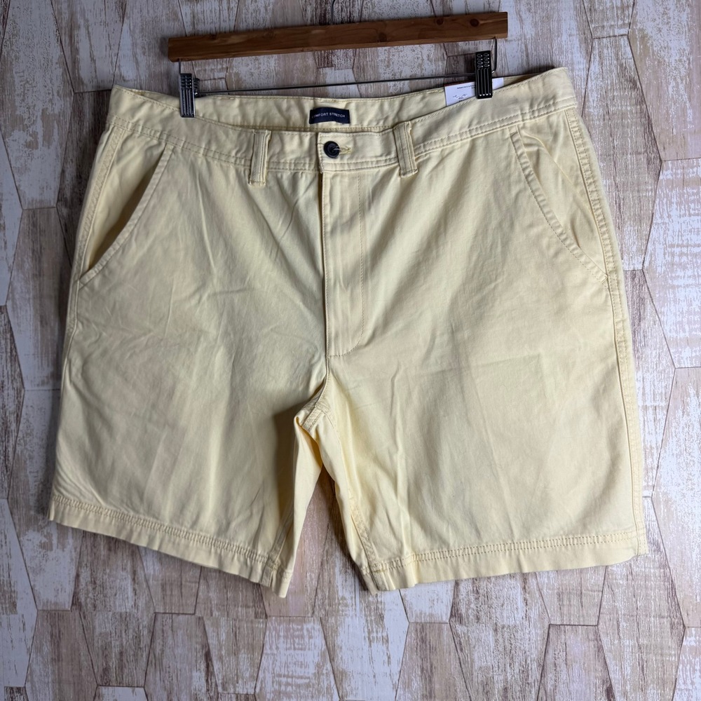 St‎ Johns Bay Mens Yellow Anise Flat Front Comfort Stretch Shorts Size 42 NWT